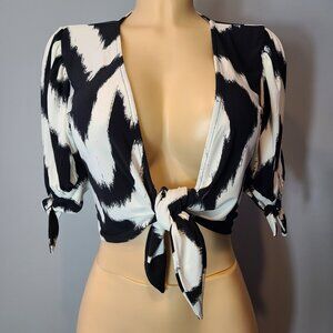 EXPRESS Black & White Tie-Front Cropped Jersey Top Size Small NWT Resort Comfy